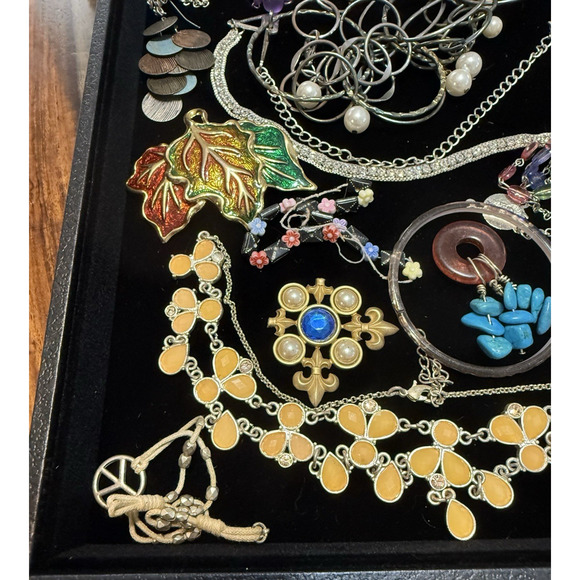 Vintage Jewelry Craft Lot 19 Pc Mixed Metals Stones Rhinestone Strand Colors - Picture 2 of 11